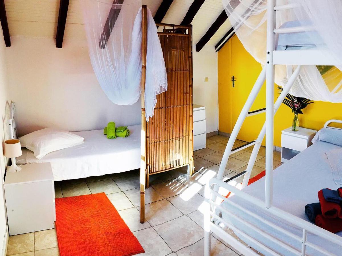 Soleil La Bed & Breakfast Terre-de-Bas Bagian luar foto